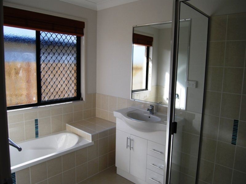 32 Botanical Drive, Ooralea QLD 4740