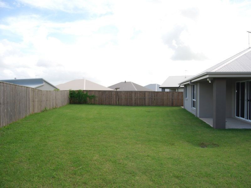 7 Coogee Terrace, Blacks Beach QLD 4740