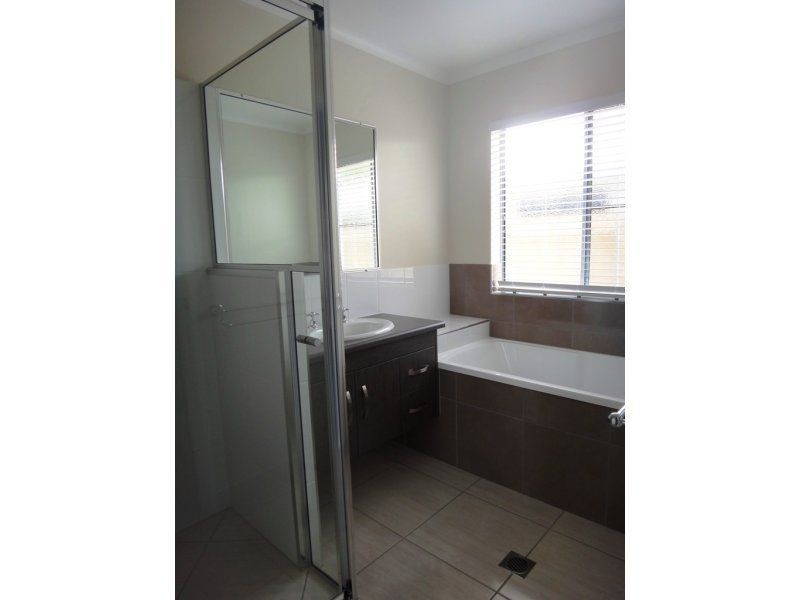 14 Kingslea Court, Ooralea QLD 4740