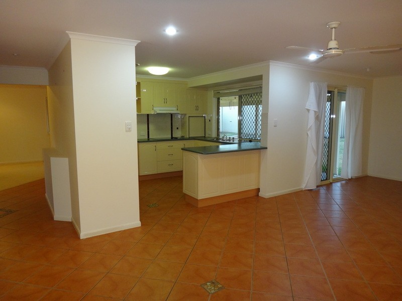 4 Sunseeker Court, Blacks Beach QLD 4740