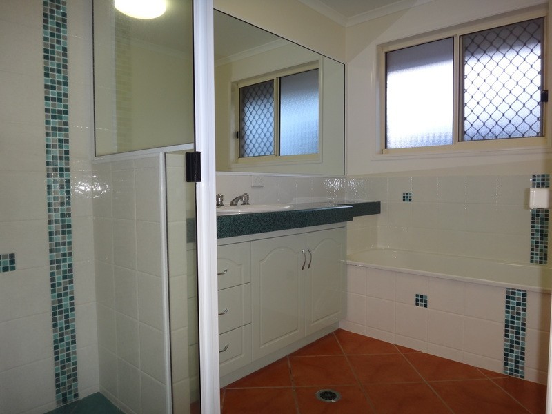 4 Sunseeker Court, Blacks Beach QLD 4740