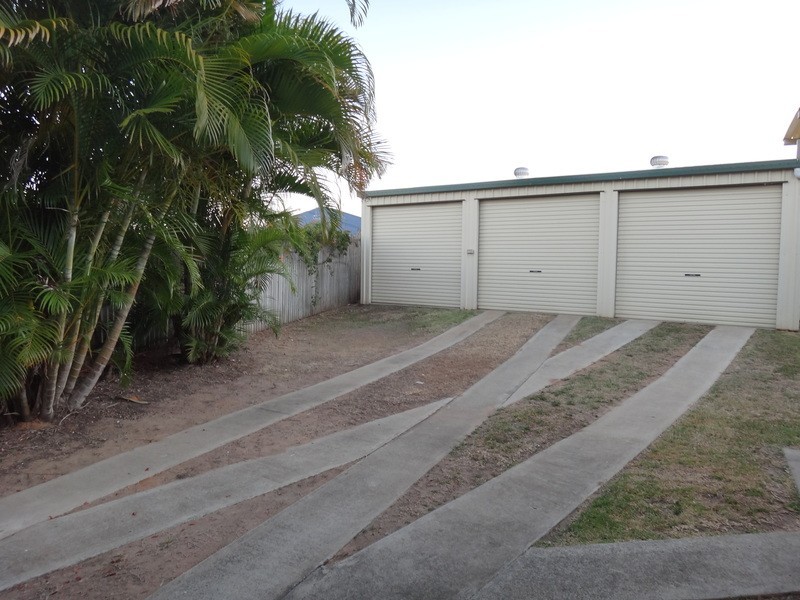 4 Sunseeker Court, Blacks Beach QLD 4740