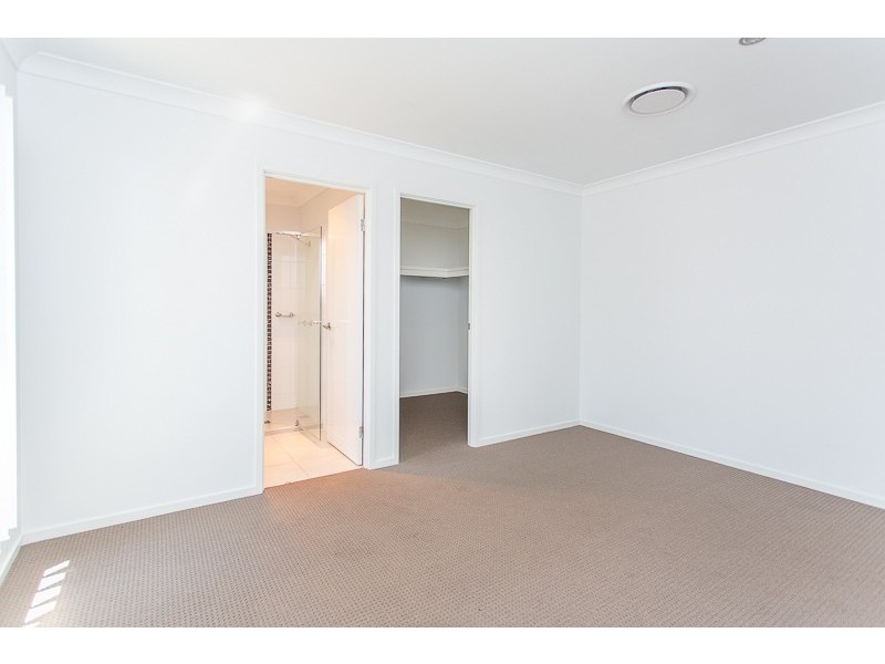 32 Phoenix Crescent, Rural View QLD 4740