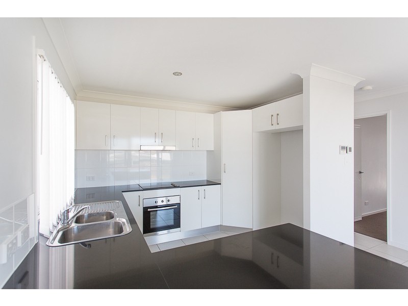 32 Phoenix Crescent, Rural View QLD 4740