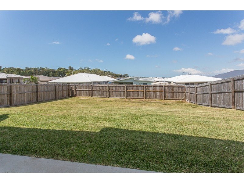 32 Phoenix Crescent, Rural View QLD 4740