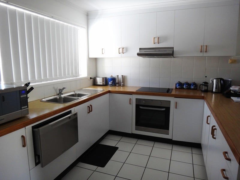 4/17 BEACH ROAD, Dolphin Heads QLD 4740