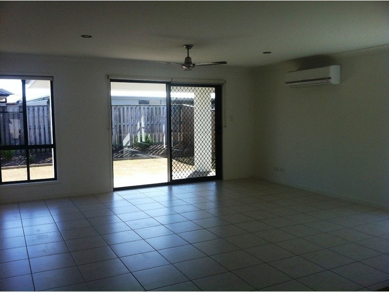 76  Newport Parade, Blacks Beach QLD 4740