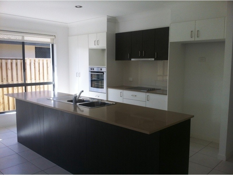 76  Newport Parade, Blacks Beach QLD 4740