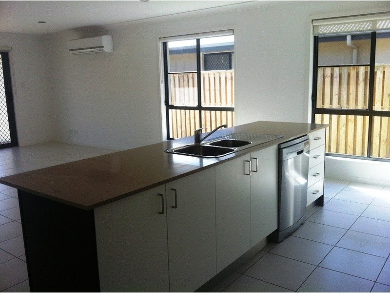 76  Newport Parade, Blacks Beach QLD 4740