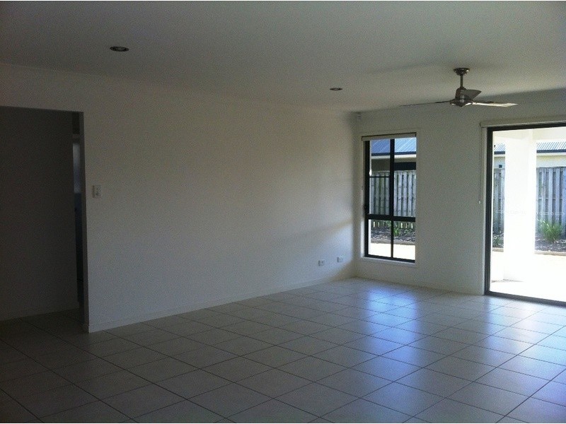 76  Newport Parade, Blacks Beach QLD 4740