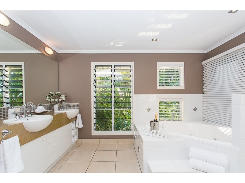 11 Sunrise Place, Blacks Beach QLD 4740