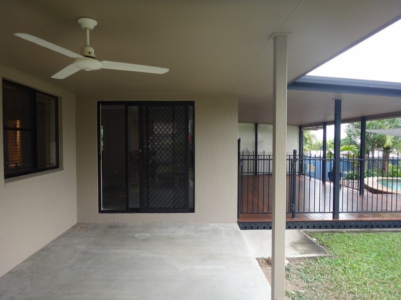 8 Edmund Kennedy Court, Rural View QLD 4740