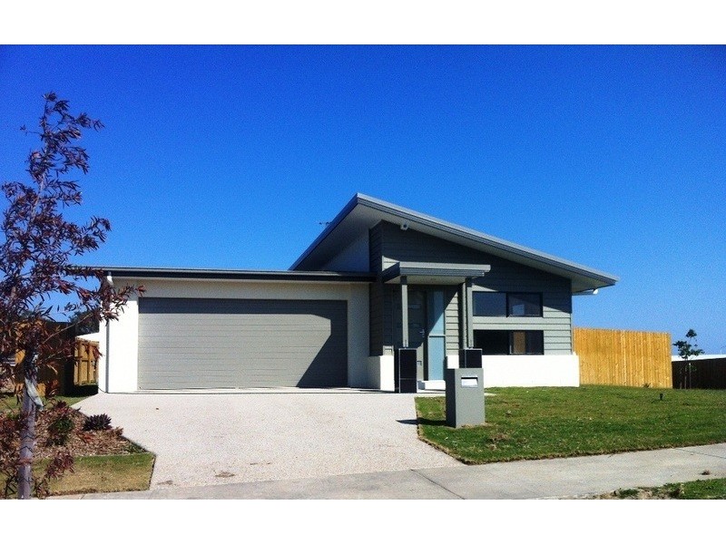 36 PHOENIX CRESCENT, Rural View QLD 4740