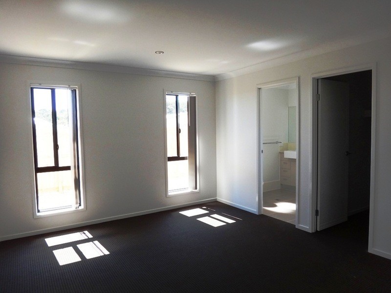 36 PHOENIX CRESCENT, Rural View QLD 4740