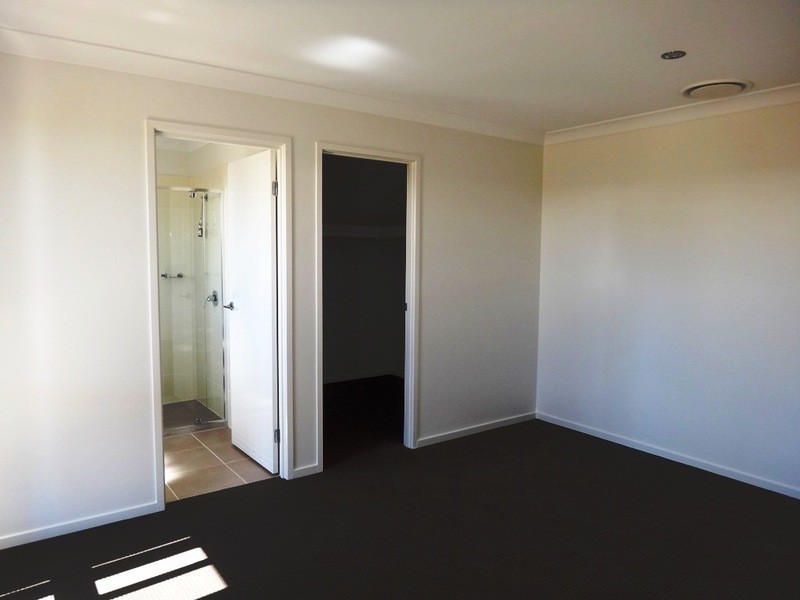 36 PHOENIX CRESCENT, Rural View QLD 4740