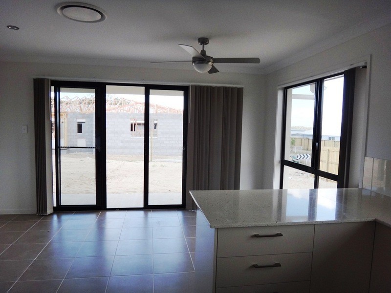 36 PHOENIX CRESCENT, Rural View QLD 4740