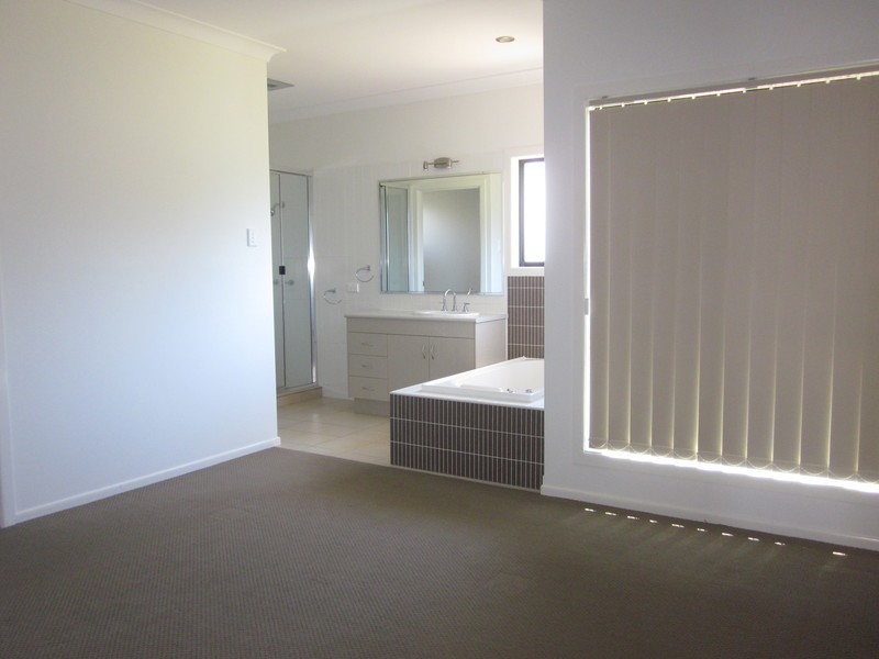 77 Village Circuit, Eimeo QLD 4740