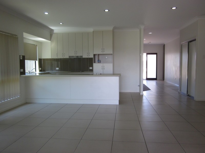 77 Village Circuit, Eimeo QLD 4740