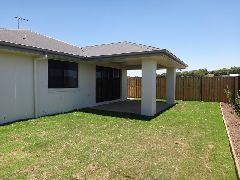 10 Henley Close,, Blacks Beach QLD 4740