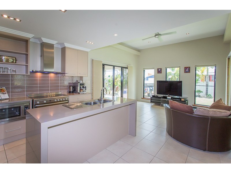 1 Schooner Avenue, Shoal Point QLD 4750