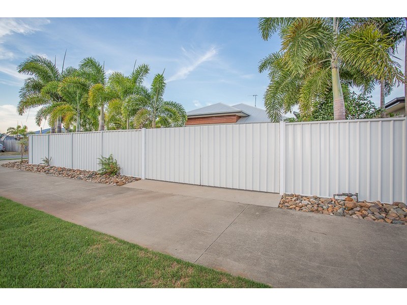 1 Schooner Avenue, Shoal Point QLD 4750