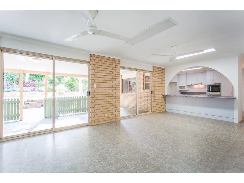 1 Woodlands Drive, Eimeo QLD 4740