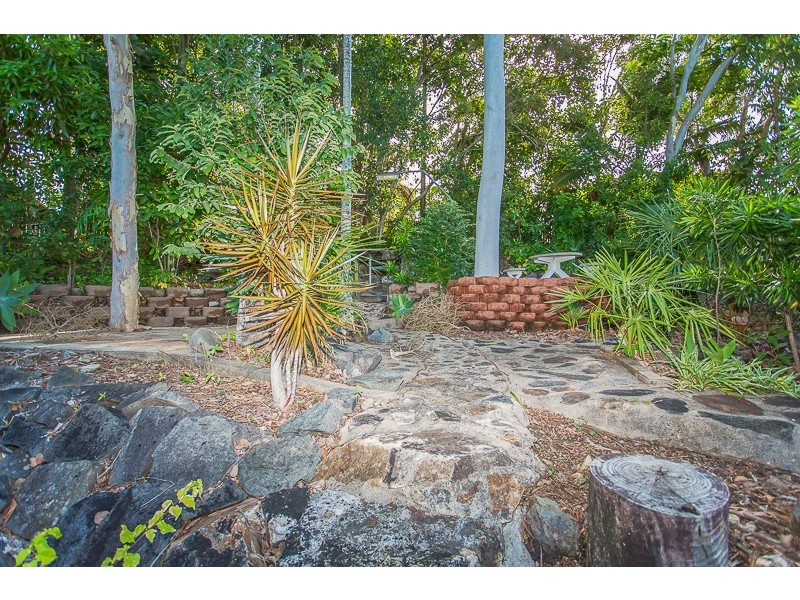 1 Woodlands Drive, Eimeo QLD 4740