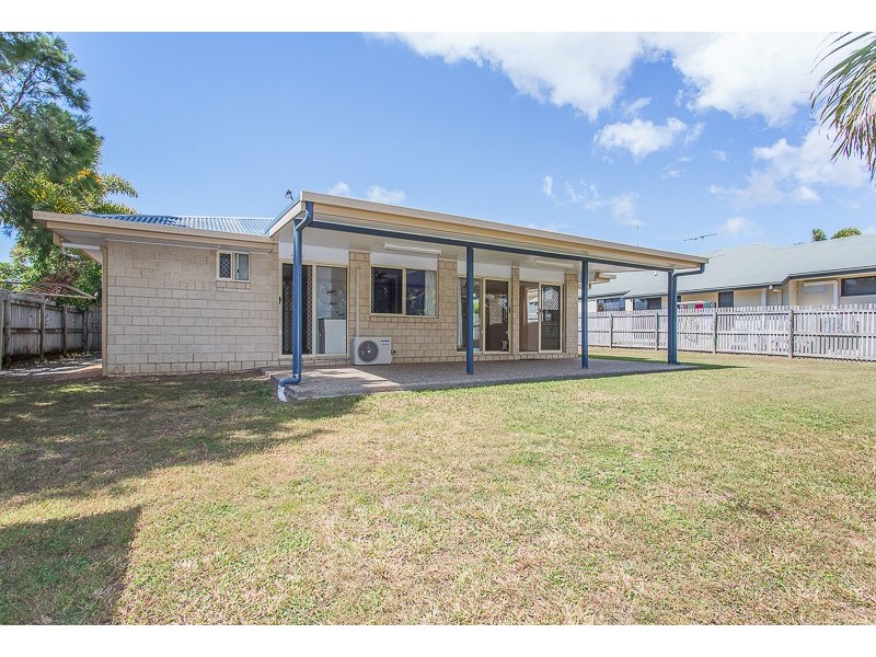 8  DUSTWILL STREET, Eimeo QLD 4740