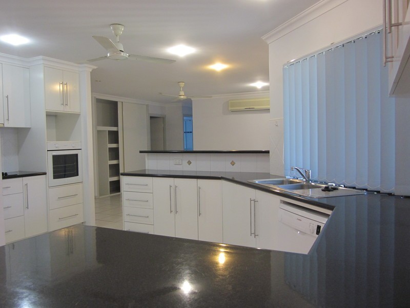 21 MURRAYS ROAD, Glenella QLD 4740