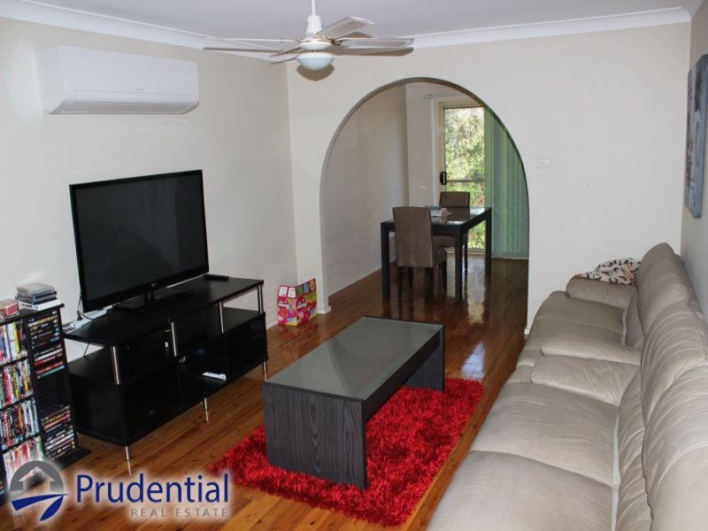 2/7 Clareville Close, Woodbine NSW 2560