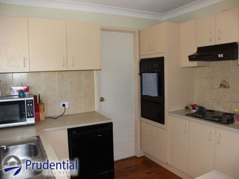 2/7 Clareville Close, Woodbine NSW 2560