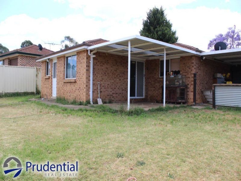 13 Juliet Close, Rosemeadow NSW 2560