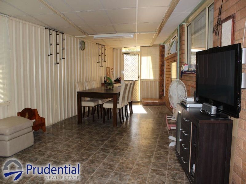 10 Kullaroo Avenue, Bradbury NSW 2560