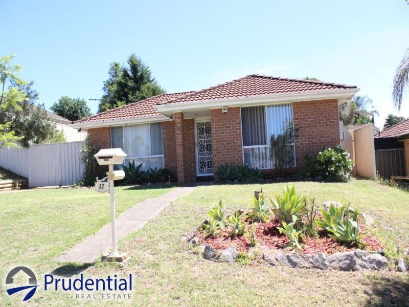 32 Romeo Crescent, Rosemeadow NSW 2560