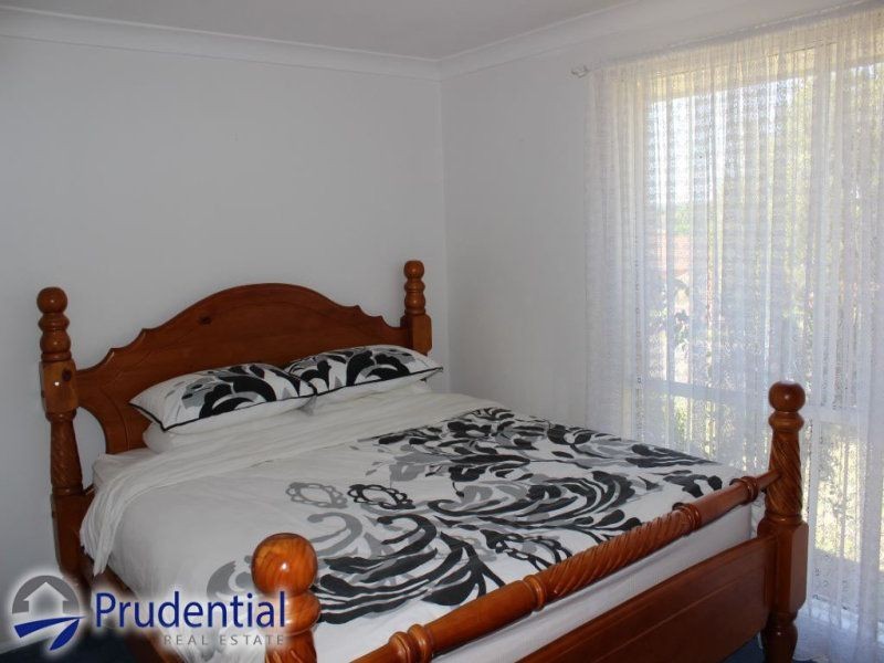 32 Romeo Crescent, Rosemeadow NSW 2560