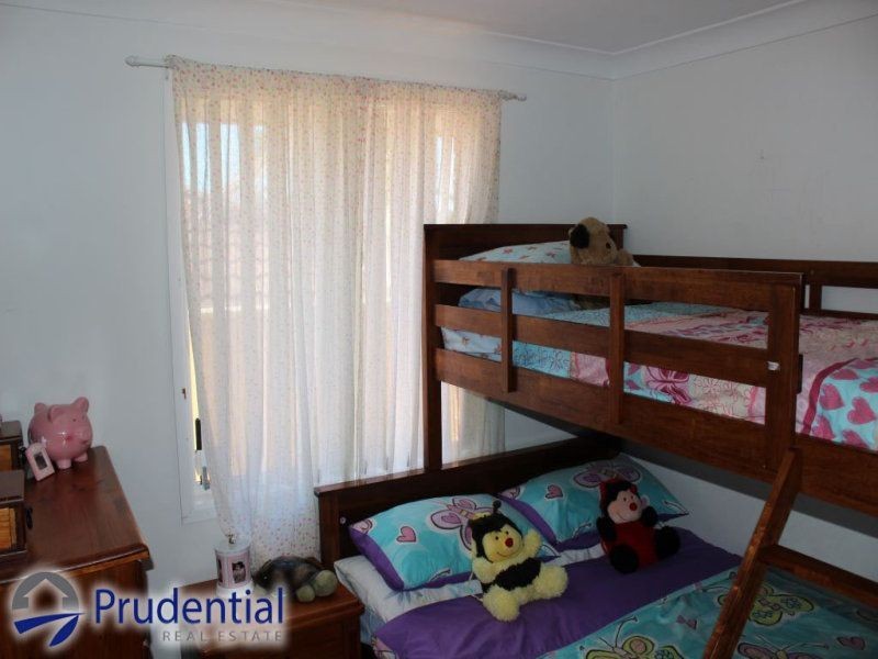 32 Romeo Crescent, Rosemeadow NSW 2560