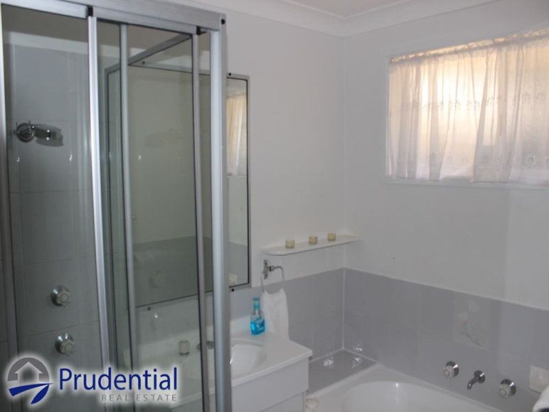 32 Romeo Crescent, Rosemeadow NSW 2560