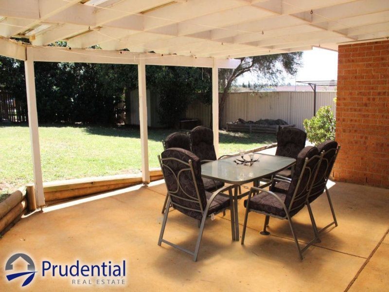 32 Romeo Crescent, Rosemeadow NSW 2560