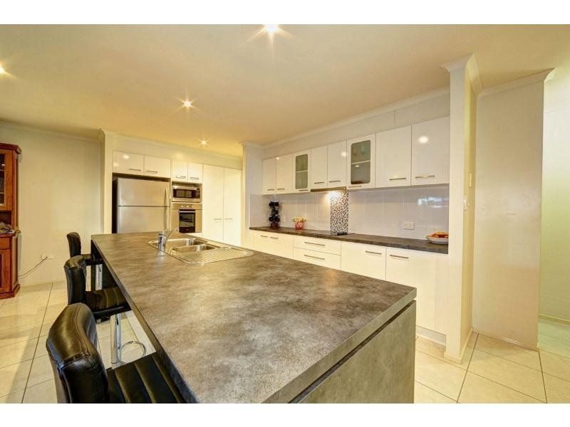 12 LANDSBOROUGH STREET, Bargara QLD 4670