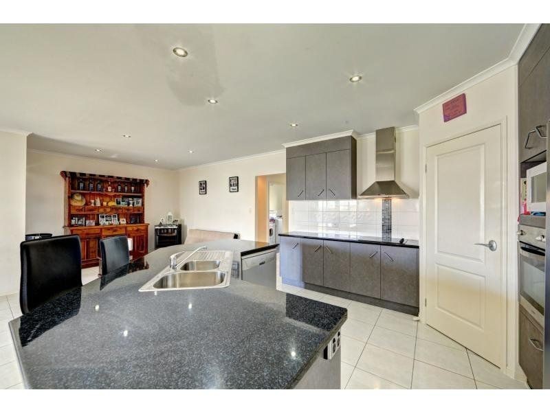 9 HILLCREST court, Bargara QLD 4670