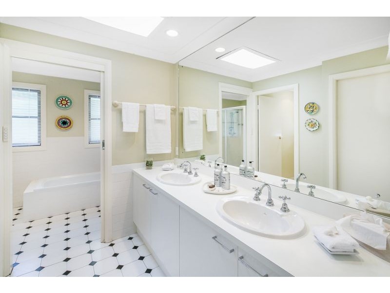 15 Kirkwood Street, Seaforth NSW 2092