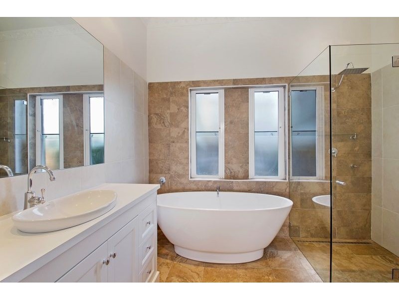 17 Kanangra Crescent, Seaforth NSW 2092