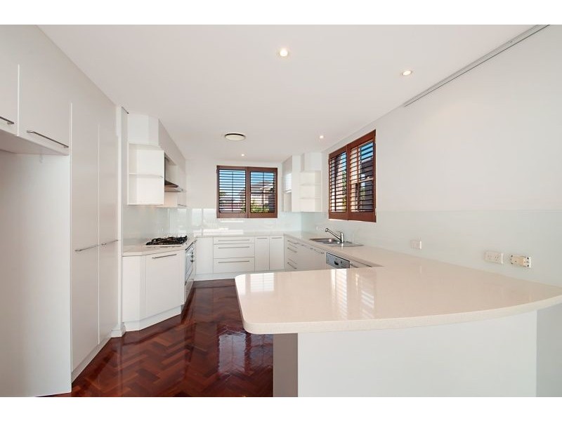 12 Seaview Avenue, Freshwater NSW 2096