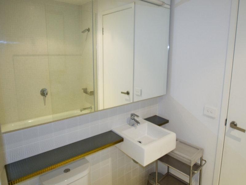 707/18 Waterview Walk, Docklands VIC 3008