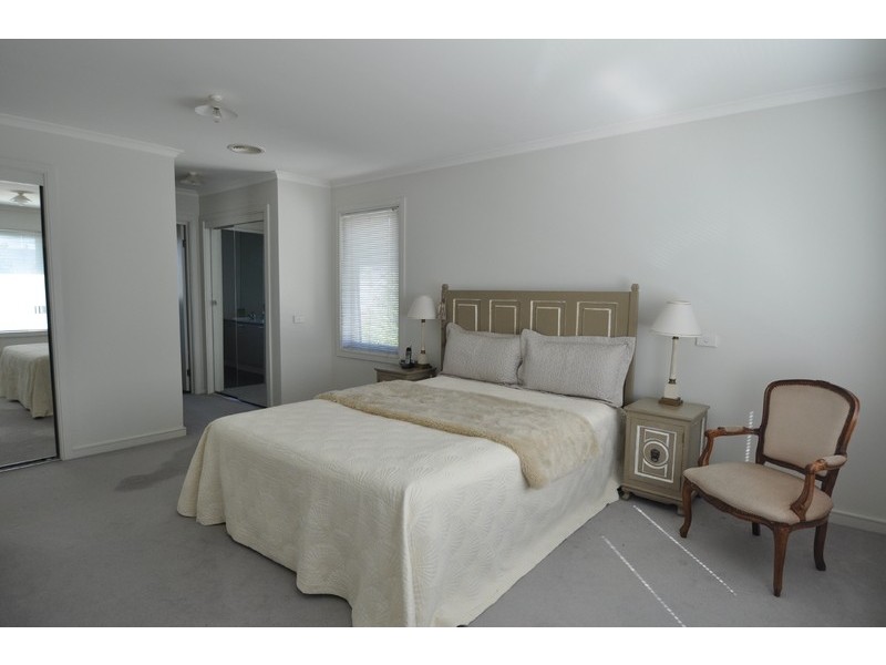 6 Carnoustie Parade, Heatherton VIC 3202