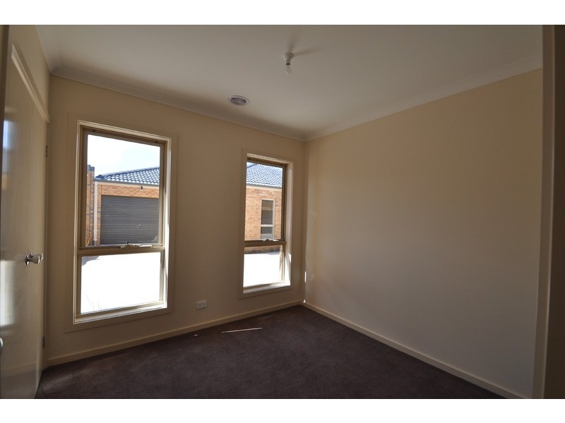 4  Black Knight Way, Melton South VIC 3338