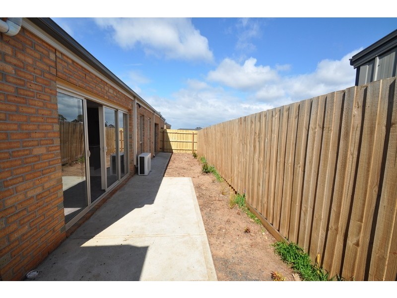 4  Black Knight Way, Melton South VIC 3338