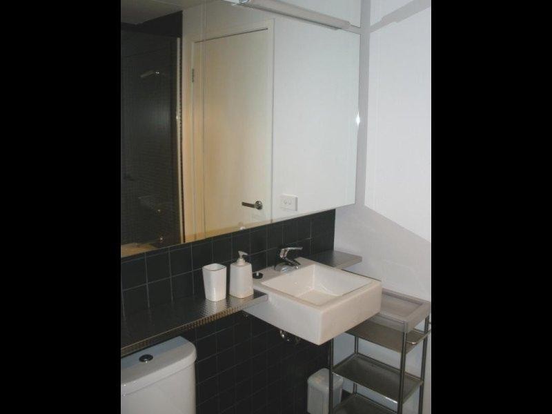 18 Waterview Walk, Docklands VIC 3008