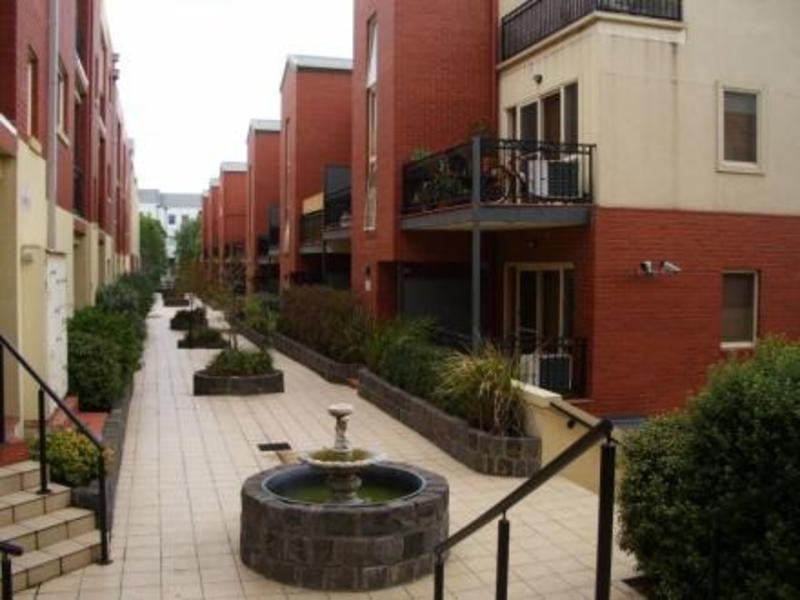 14/16 Mawbey Street, Kensington VIC 3031