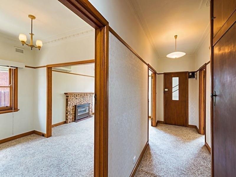 5 Boronia Street, Pascoe Vale South VIC 3044